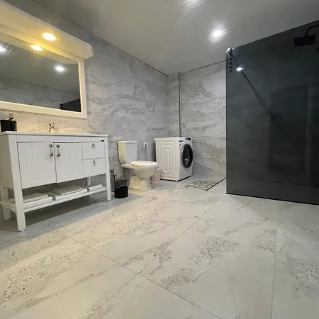 别墅 Luxury, 6 Bedroom, 3 Bathroom *