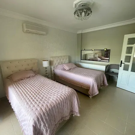 Luxury, 6 Bedroom, 3 Bathroom 阿拉尼亚
