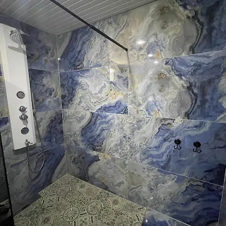 Luxury, 6 Bedroom, 3 Bathroom * 阿拉尼亚